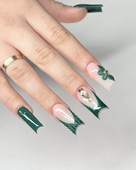 ig: nailsbycurls Dark Green French Tips, French Tips With Gems, Bodycon Mermaid Dress, Black Prom Nails, Quince Nails, Quinceanera Nails, Emerald Nails, Gold Acrylic Nails, Green Acrylic Nails