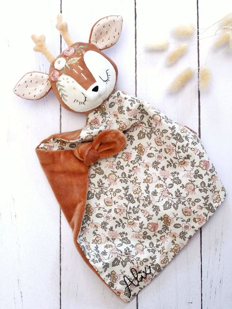 Diy Sy, Diy Dolls, Pattern Comforter, Handmade Baby Gifts, Baby Sewing Projects, Baby Lovey, Fabric Toys, Baby Projects, Creation Couture