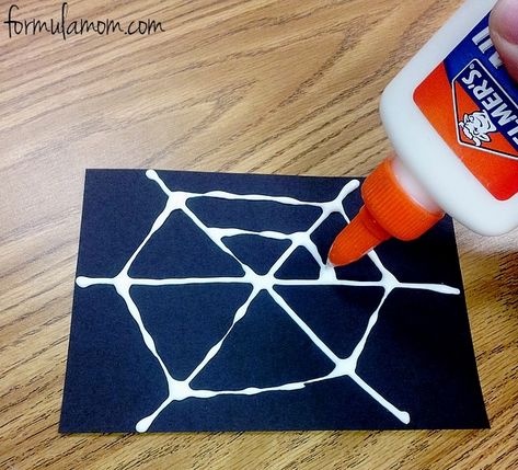 Easy Very Spider Web Craft Charlotte's Web Craft, Spiders Kindergarten, Spider Crafts Preschool, Make Spider Web, Spider Lessons, Halloween Paper Decorations, Spiders Preschool, Spider Song, Halloween Spider Craft