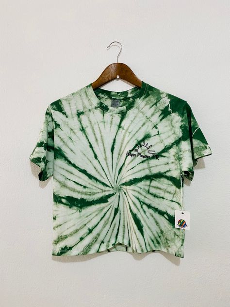 Streetwear Tees, Green Tie Dye, Green Crop Top, Green Tie, Indigo Dye, Spring Break, Sage Green, Tie Dye, Daisy