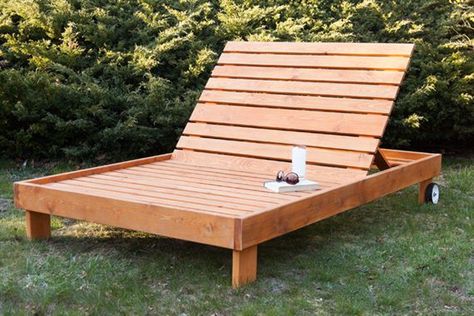 Easy DIY Outdoor Patio Furniture Plans & Ideas • The Garden Glove Sofa Area Externa, Pallet Lounge, Outdoor Furniture Design, Outdoor Furniture Plans, Pallet Outdoor, Diy Garden Furniture, Chaise Lounges, Lounge Design, Pallet Furniture Outdoor