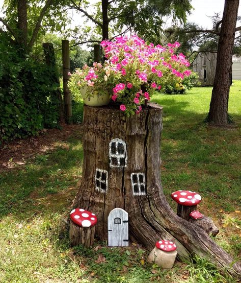 Gnome Garden Ideas, Fairy Tree Houses, Creative Planter, Fairy Garden Furniture, Fairy Garden Designs, Fairy Garden Crafts, Garden Decor Projects, Diy Backyard Landscaping, Fairy Garden Houses