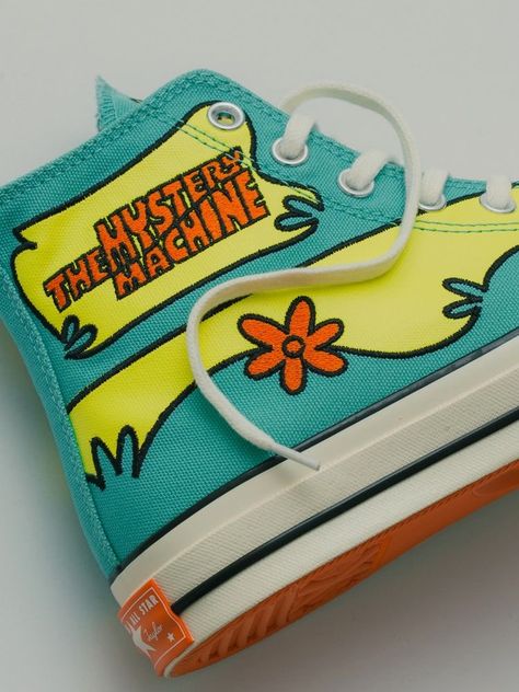 Scooby Doo Shoes, Converse 2020, Disney Painted Shoes, High Top Converse Outfits, Converse Aesthetic, Scooby Doo Mystery Incorporated, Converse Outfit, Converse Platform, Sneaker Culture