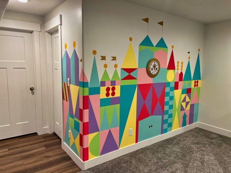 Disney Themed Mural, Disney Wall Murals Diy, Disney Mural Painting, Playroom Wall Mural, Disney Playroom, Disney Wall Murals, Disney Mural, Disney Bathroom, Disney Office