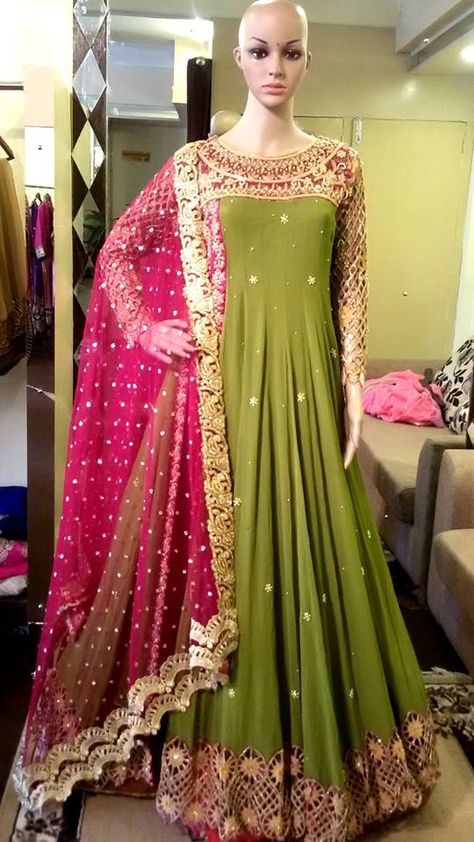 Pista Color Combination, Pink Combination Lehenga, Green And Pink Combination, Dress With Dupatta, Pink Combination, Shadi Dresses, Rani Pink, Parrot Green, Red Lehenga