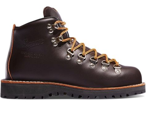 Danner Hiking Boots, Stylish Snow Boots, Brown Hiking Boots, Backpacking Boots, Danner Boots, Hiking Fashion, Hiking Boot, Danner Mountain Light, Moon Boots