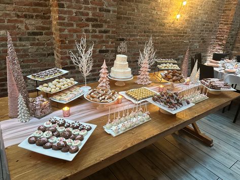 Baby girl baby shower dessert table winter rustic snow Winter Dessert Table Ideas, Winter Baby Shower Dessert Table, Baby Shower Food Ideas Winter, Winter Baby Shower Table Decor, Dessert Table Rustic, Winter Dessert Table, Baby Shower Desserts Girl, Rustic Dessert Table, Shower Dessert Table