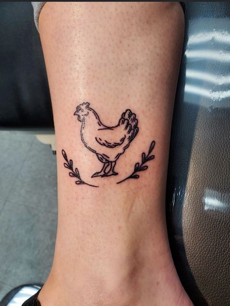 Small Rooster Tattoo For Women, Fine Line Rooster Tattoo, Cute Rooster Tattoo, Hen Tattoo Designs, Small Chicken Tattoo Simple, Chicken Line Tattoo, Roster Tattoos, Chicken Tattoos For Women, Small Chicken Tattoo