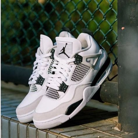 Air Jordan 4 Classic little white cement color scheme，Men shoes. Aj4 Outfit, Pretty Sneakers, Sneakers Jordan, Sneaker Outfits, Trendy Shoes Sneakers, Nike Fashion Shoes, Preppy Shoes, Jordan 4s, Pretty Shoes Sneakers