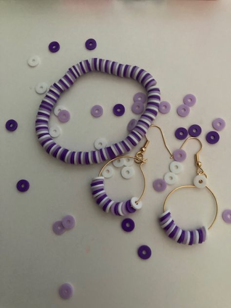 Aretes Aesthetic, Preppy Purple, Bracelet Business, Antlers Decor, Clay Bracelets, Clay Bead Necklace, Preppy Bracelets, Blue Clay, Beads Ideas