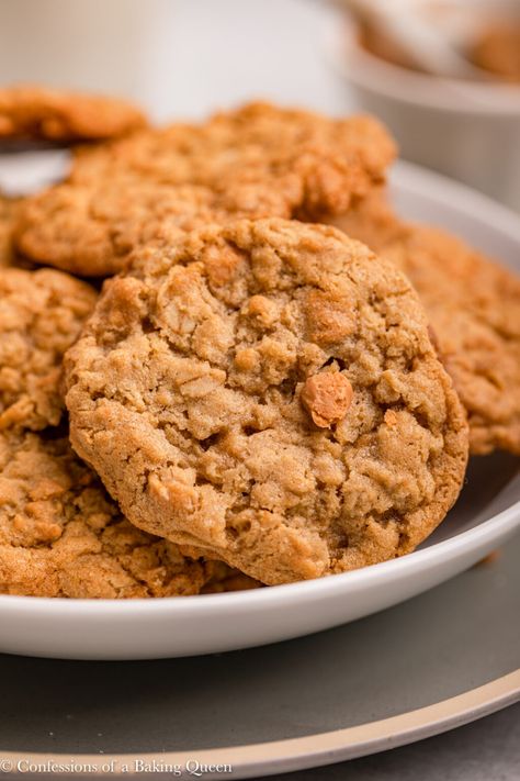 Cookie Butter Oatmeal Scotchies are filled with chewy oats, tasty cookie butter and delicious butterscotch chips you won't be able to put them down! Made with only ingredients that are most likely in your pantry/ fridge already! Step-by-step photos help you make this cookie recipe. Nut Free Cookies Recipes, Cookies Best, Sweet Bars, Butter Oatmeal Cookies, Christmas Brunch Recipes, Cookies Homemade, Butterscotch Cookies, Best Holiday Cookies, Healthy Brunch Recipes