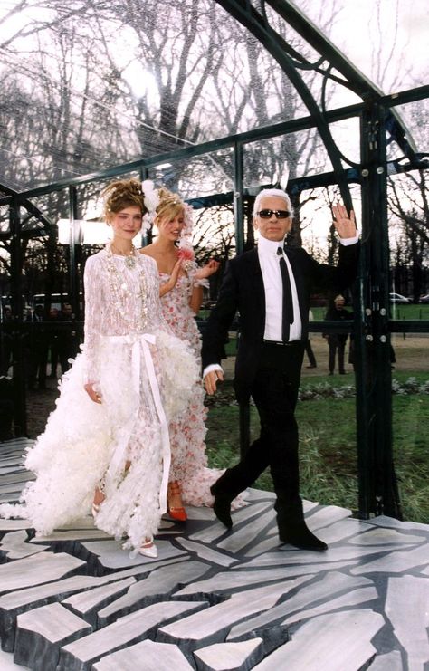 All the Chanel Couture Brides Throughout History Lavender Ball Gown, Chanel Wedding Dress, History Chanel, Chanel Wedding, Slinky Black Dress, Chanel Runway, Vanessa Paradis, Natalia Vodianova, Chanel Couture