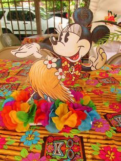 Minnie Mouse Luau - LOVE the idea of combining vintage Minnie with a luau theme!! Kids Luau Parties, Minnie Mouse Luau, Kids Luau, Zelda Birthday, Mickey Mouse Clubhouse Party, Minnie Birthday Party, Luau Theme Party, Luau Birthday Party, Luau Theme