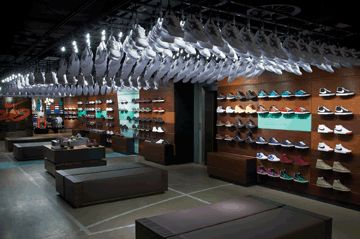 Niketown London Shoe Store Design, Shoe Wall, Shop Sign Design, Design Blogs, Interior Display, Retail Store Design, Shop Front Design, Shop Plans, Cheap Nikes