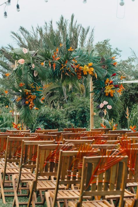 Rustic Tropical Wedding with Bird of Paradise Flower ⋆ Meraki Wedding Planner #weddinginspiration #weddingideas Island Theme Wedding, Bird Of Paradise Wedding, Tropical Wedding Reception, Tropical Wedding Theme, Bird Of Paradise Flower, Bright Wedding Flowers, Tropical Wedding Inspiration, Paradise Wedding, Wedding Themes Spring