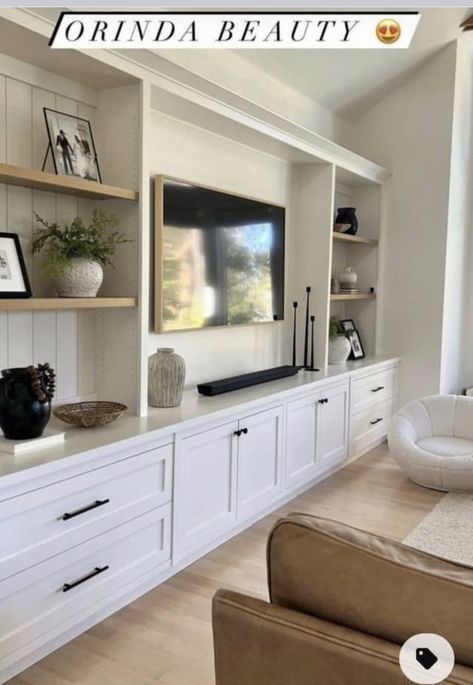 Built Ins Living Room, Feature Wall Living Room, Built In Shelves Living Room, Living Room Wall Units, Living Room Built Ins, Farmhouse Living Room Furniture, Wall Living Room, Living Room Entertainment Center, Family Room Walls