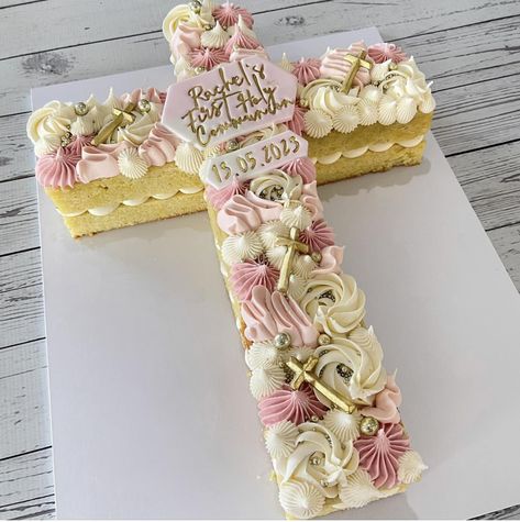 Christening Cake Girls, Baptism Cupcakes, Christening Cupcakes, Confirmation Cake, Recuerdos Primera Comunion Ideas, Holy Communion Cakes, Confirmation Party, Cross Cakes, Holy Communion Party