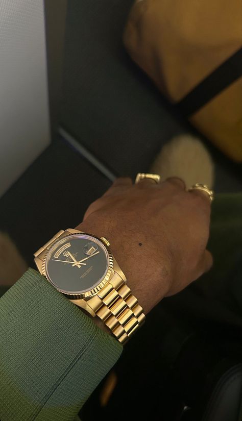 Golden Watch, Dope Jewelry Accessories, Classy Watch, Fancy Watches, Gold Rolex, Men's Watches Luxury, Gold Watch Men, Gold Chains For Men, Vintage Watches For Men