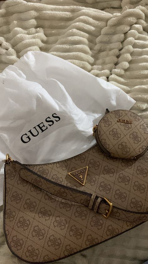 Guess Bag, My Style Bags, Luxury Bags Collection, Sparkle Shoes, Girly Bags, Guess Bags, Foto Poses, Luxury Purses, Fancy Bags