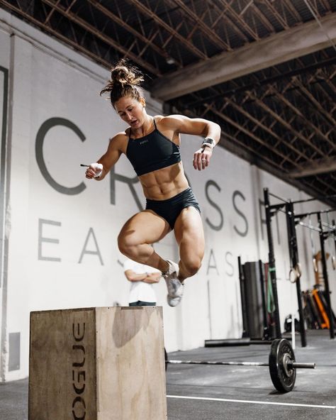 Tia-Clair Toomey-Orr on Instagram: “It’s the weekend! Which means ALL the training with my @prvnfitness team. #PRVN” Crossfit Motivation Women, Tia Clair Toomey, Crossfit Body, Workout Pics, Fitness Vision Board, Crossfit Inspiration, Crossfit Motivation, Crossfit Women, Squat Workout