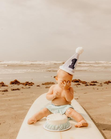 First Birthday Photo Shoot Ideas Beach, 1st Birthday Beach Photoshoot, First Birthday Beach Photos, The Big One Birthday Party, The Big One Cake, Beach Baby Photography, Beach Cake Smash, Surf Family, Baby Beach Photos