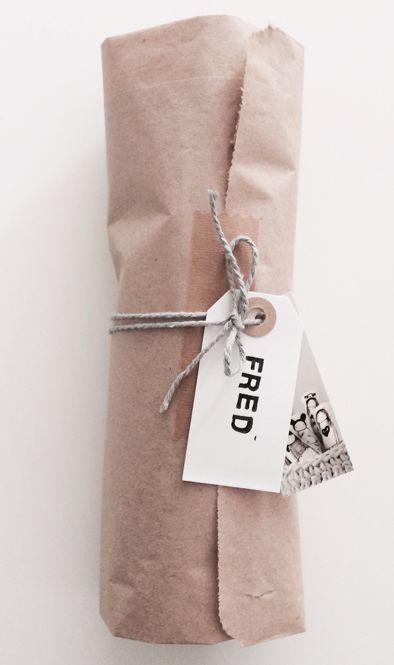 Scarf Packaging, Tshirt Packaging, Gift Wrapping Inspiration, Clothing Packaging, Handmade Packaging, Craft Packaging, Branding Design Packaging, Brown Paper Packages, Present Wrapping