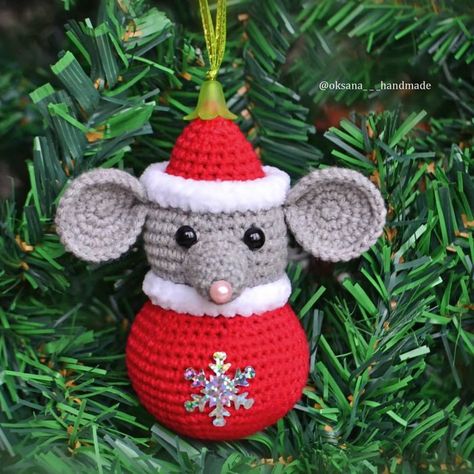 11 Free Crochet Mouse Patterns For Beginners Crochet Christmas Decorations Free, Mice Crochet, Stitch Videos, Crochet Kindness, Crochet Christmas Ornaments Free, Yarn Creations, Crochet Ornament Patterns, Christmas Crochet Patterns Free, Crocheted Christmas