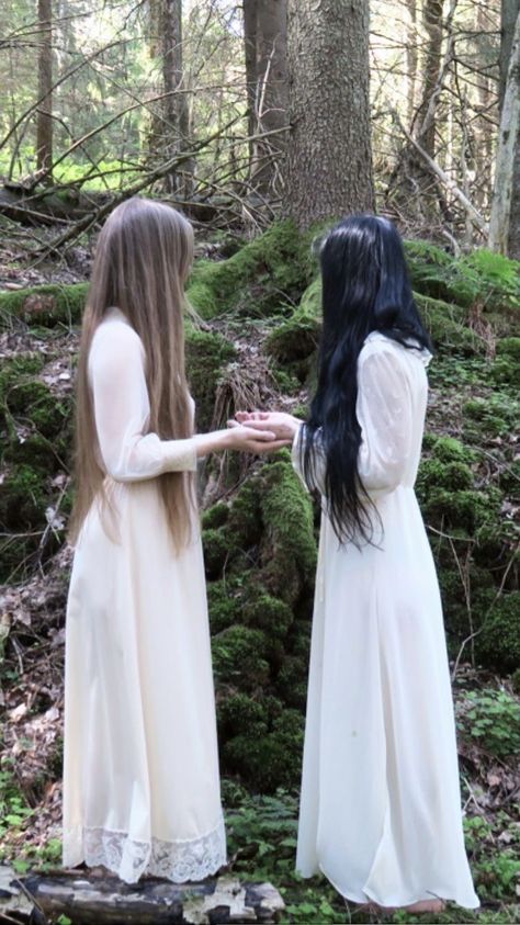 Forest Nymph, Haunted Dolls, White Witch, Fantasy Magic, Southern Gothic, Witch Aesthetic, The Ruins, White Dresses, Divine Feminine