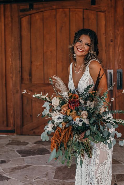 Bride Bouquets For Fall, Rust Boho Bouquet, Rustic Western Bouquet, Country Bride Bouquet, Bridesmaid Bouquet Western, Unique Wedding Bouquets Boho, Boho Style Bouquet, Western Boho Wedding Bouquet, Fall Boho Bridesmaid Bouquet