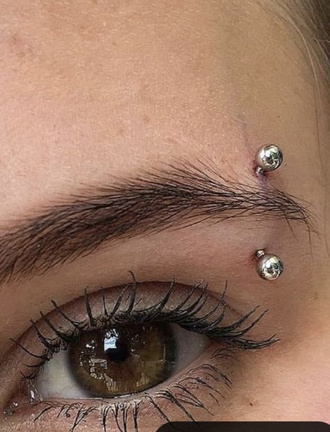 Cute Eyebrow Piercing, Piercings Eyebrow Girl, Eyebrow Piercing Hoop, Eyebrow Piercing Aesthetic, Eyebrow Ring Piercing, Eyebrow Piercing Girl, Piercing Facial, Eyebrow Piercings, Eyebrow Piercing Jewelry