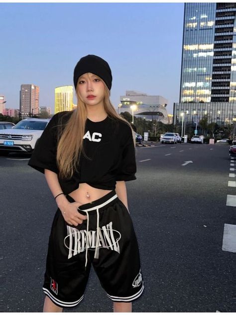 More than you think 164 / 64 Lim Pride Wear, Pants Korean, Korean Fashion Summer, Hip Hop Outfits, Shorts Women, Vintage Streetwear, Hip Hop Fashion, Fashion Summer, Images Gif