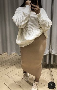 Sweatshirt To Work Outfit, Tan Skirt Outfit Fall, Fall Church Outfit Black Women, Fall Outfits Black Women Plus Size, Looks Hip Hop, Plus Size Winter Outfits, Plus Size Baddie Outfits, Look Legging, Mode Kimono