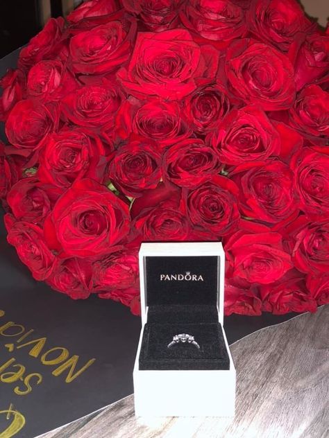 Proposal Flowers, Cute Promise Rings, Brides Room, Luxury Flower Bouquets, Red Rose Bouquet, Nothing But Flowers, Dream Gift, Girly Gifts, Islamic Girl