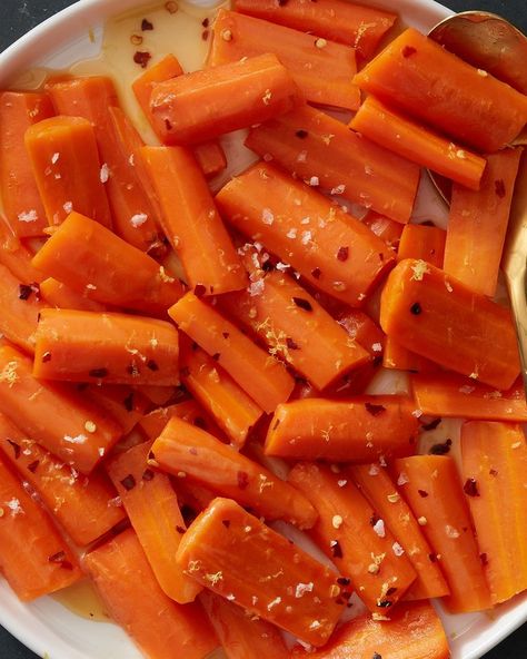 steamed carrots with honey butter glaze Steamed Carrots Recipe, Hot Honey Butter, Honey Carrots, Steamed Carrots, Perfect Mashed Potatoes, Best Mashed Potatoes, Brunch Spread, Vegetarian Sides, Savory Herb