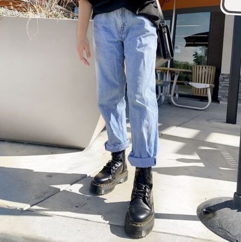 Dr Martens And Baggy Jeans, Docs With Baggy Jeans, Which Doc Martens To Buy, Doc Martens With Baggy Jeans, How To Make Doc Martens Comfortable, How To Take Care Of Doc Martens, Doc Martens With Jorts, Doc Martens Jadon Outfit, Jadon Outfit