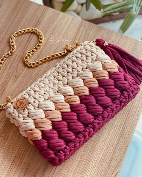 Tote Crochet, Diy Crochet Bag, Free Crochet Bag, Crochet Bag Tutorials, Crochet Bag Pattern Free, Mode Crochet, Bag Pattern Free, Yarn Bag, Crochet Clutch