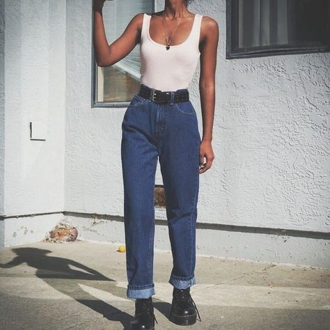 Pinterest Mom Jeans Outfit Winter, 90s Mom Jeans, 90s Mom, Mode Hippie, Mom Jeans Outfit, Outfits 90s, Outfit 90s, 90s Fashion Outfits, Hipster Outfits