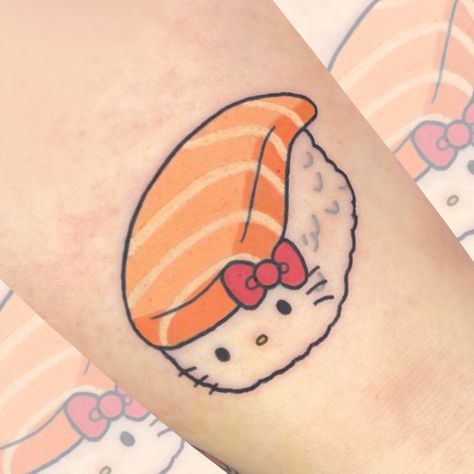 Kawaii Tattoo Sleeve, Sanrio Tattoo Ideas, Hello Kitty Sushi, Hello Kitty Tattoo Ideas, Kawaii Tattoos, Hello Kitty Tattoo, Kitty Tattoos, Kitty Tattoo, Tattoos Cute