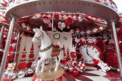 Christmas Circus, Carnival Birthday Theme, Tsim Sha Tsui, Circus Decorations, City Love, Christmas Carnival, Carnival Themes, Circus Theme, Merry Go Round