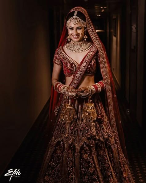 Lehenga Jewellery Ideas, Bridal Lehenga Maroon, Maroon Bridal Lehenga, भारतीय दुल्हन संबंधी, Latest Designer Lehenga, Maroon Lehenga, Latest Bridal Lehenga Designs, Lehenga Jewellery, Bridal Lehenga Designs