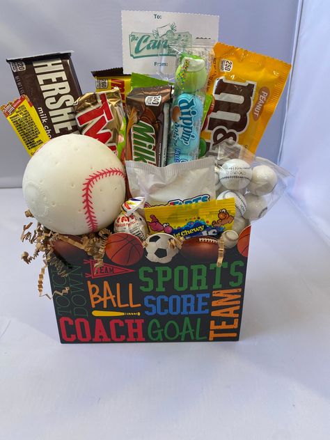 Baseball Gift! - Excited to share the latest addition to my #etsy shop: Ultimate Baseball Fan Candy Arrangement https://etsy.me/43E0G34 #sports #candyarrangement #sportsfan #basketball #candygift #fathersday #candybouquet #candygiftbasket #giftforhim Baseball Candy Bouquet, Baseball Gift Basket, Gift Card Bouquet, Box Decorations, Candy Arrangements, Candy Gift Baskets, Happy Birthday Text, Birthday Text, Door Prizes