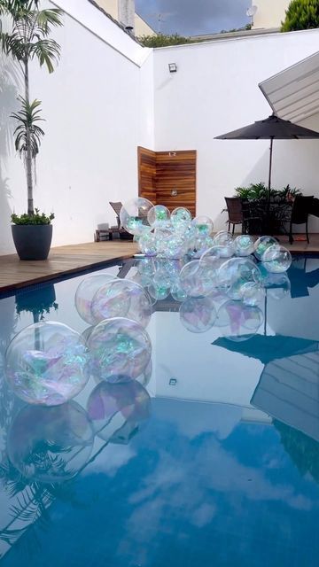 Party & Event Inspiration on Instagram: "This is a unique twist to the balloons 🫧🫧🫧 by @balloonsgi #theeventcollectivex" Bubbly Birthday Party, Bubble Decorations, Luxury Pool Party, Pool Balloons, Wine Inspired Wedding, Pool Wedding Decorations, Pool Party Theme, Wedding Pool Party, Mermaid Balloons