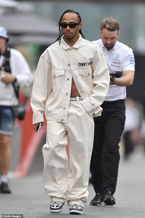 Lounge Wear Ideas, Hamilton Outfits, Sir Lewis Hamilton, Azerbaijan Grand Prix, Casual Sporty Outfits, F1 Lewis Hamilton, Race Car Driver, Streetwear Inspiration, Mode Kimono