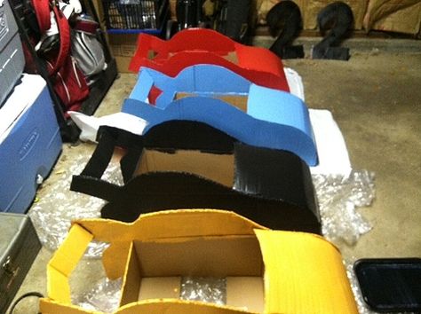 Box cars Race Car Costume, Nascar Costume, Nascar Party, Car Costume, Cardboard Box Car, Hotwheels Birthday Party, Cardboard Car, Hot Wheels Party, Hot Wheels Birthday