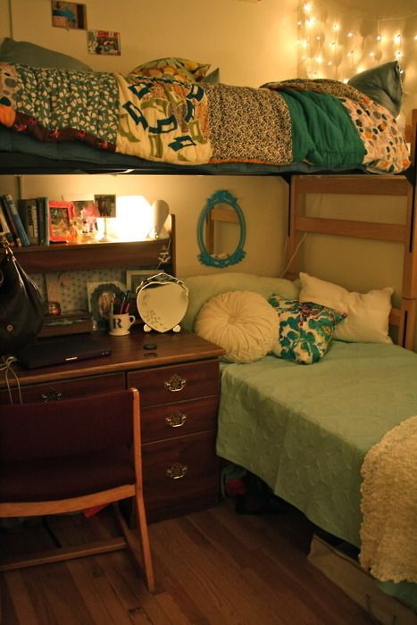 20 Dorm Rooms You Wish Were Yours...could also be a way to do kids rooms if they end up having to share some day L Shaped Bunk Beds, Dream Dorm, Dorm Sweet Dorm, Dorm Inspiration, Dorm Room Hacks, College Living, Cool Dorm Rooms, Room Hacks, College Room