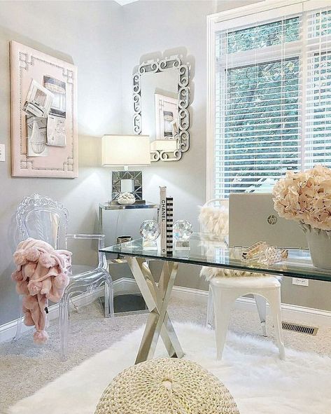 Girly Home Office, Blogger Office, Glam Office, Office Candy, Feminine Home Offices, Cool Office Space, Girl Cave, Basement Reno, Work Office Decor