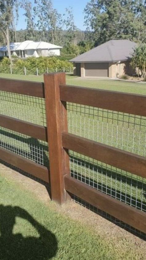 Ranch Style Wood Fence, Fence On Corner Lot, Ranch Fencing Ideas, Fence Around Patio, Farm Fence Ideas Country Life, Yard Fencing Ideas, Ranch Style Fence, Cheapest Fence Ideas, Dog Fence Ideas