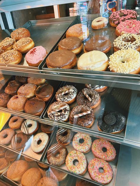 Box Of Donuts Aesthetic, Aoi Asahina Aesthetic, Vintage Donut Shop, Donut Shop Aesthetic, Donut Aesthetic, Milk Fed, Sweet Bean Paste, Donuts Shop, California Donuts