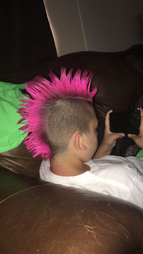 Spike Mohawk, Boys Mohawk, Pink Mohawk, Badass Haircut, College Hair, Punk Haircut, Short Mohawk, Punk Mode, College Hairstyles