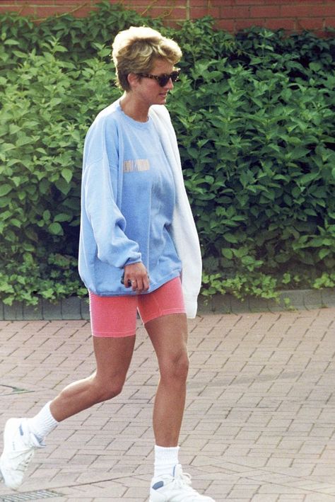 From Princess Diana to SJP, see the best '80s bike shorts outfits It girls wore in the decade and then shop bike shorts to re-create their looks. Bike Shorts Outfit, Princess Diana Fashion, Safari Chic, Biker Shorts Outfit, Princes Diana, Diana Fashion, Style Muse, Cooler Look, Princesa Diana